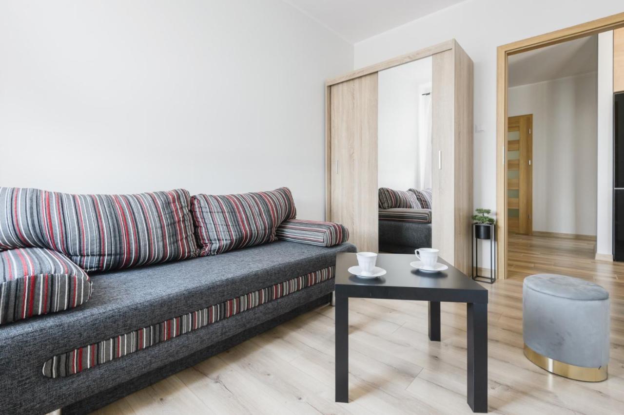 Apartament Beti อิวาวา ภายนอก รูปภาพ